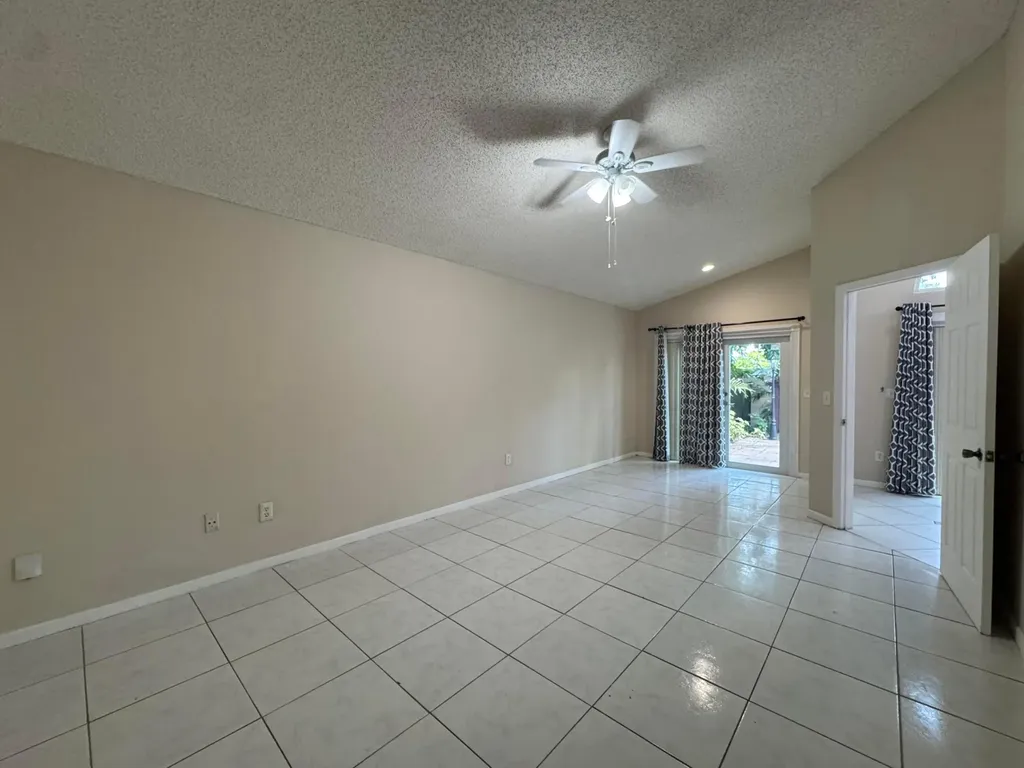 1038 W Jasmine Lane North Lauderdale FL 33068