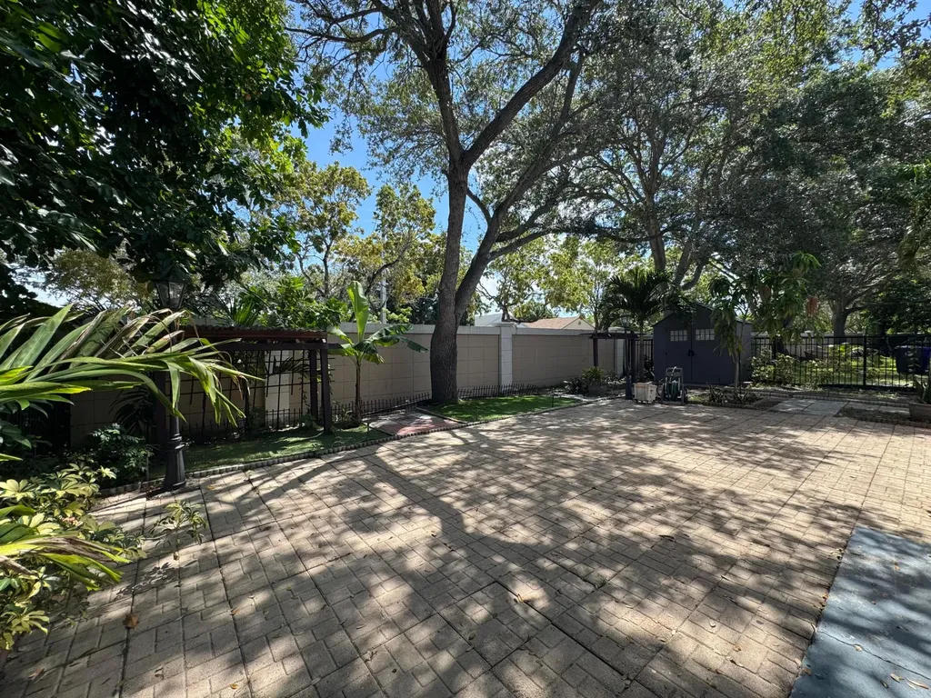 1038 W Jasmine Lane North Lauderdale FL 33068