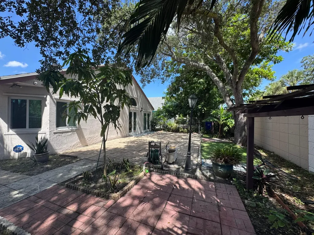 1038 W Jasmine Lane North Lauderdale FL 33068