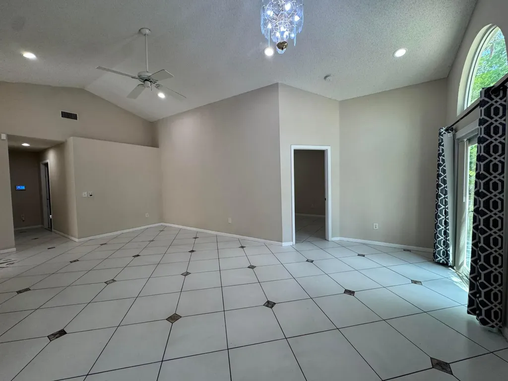 1038 W Jasmine Lane North Lauderdale FL 33068