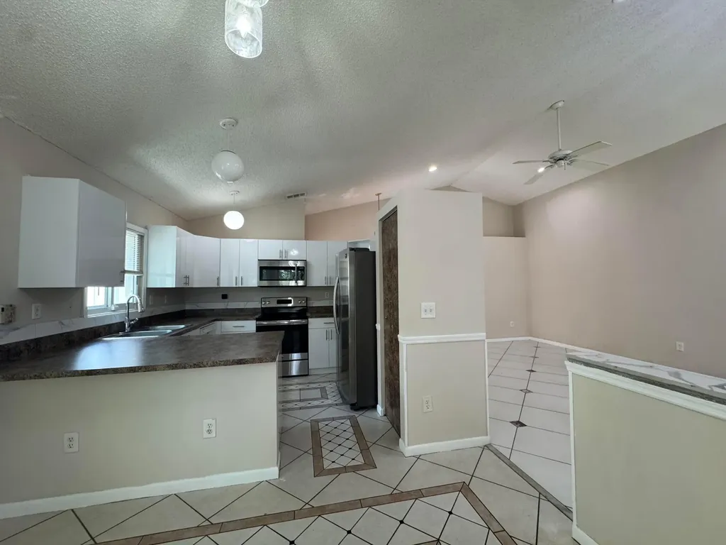 1038 W Jasmine Lane North Lauderdale FL 33068