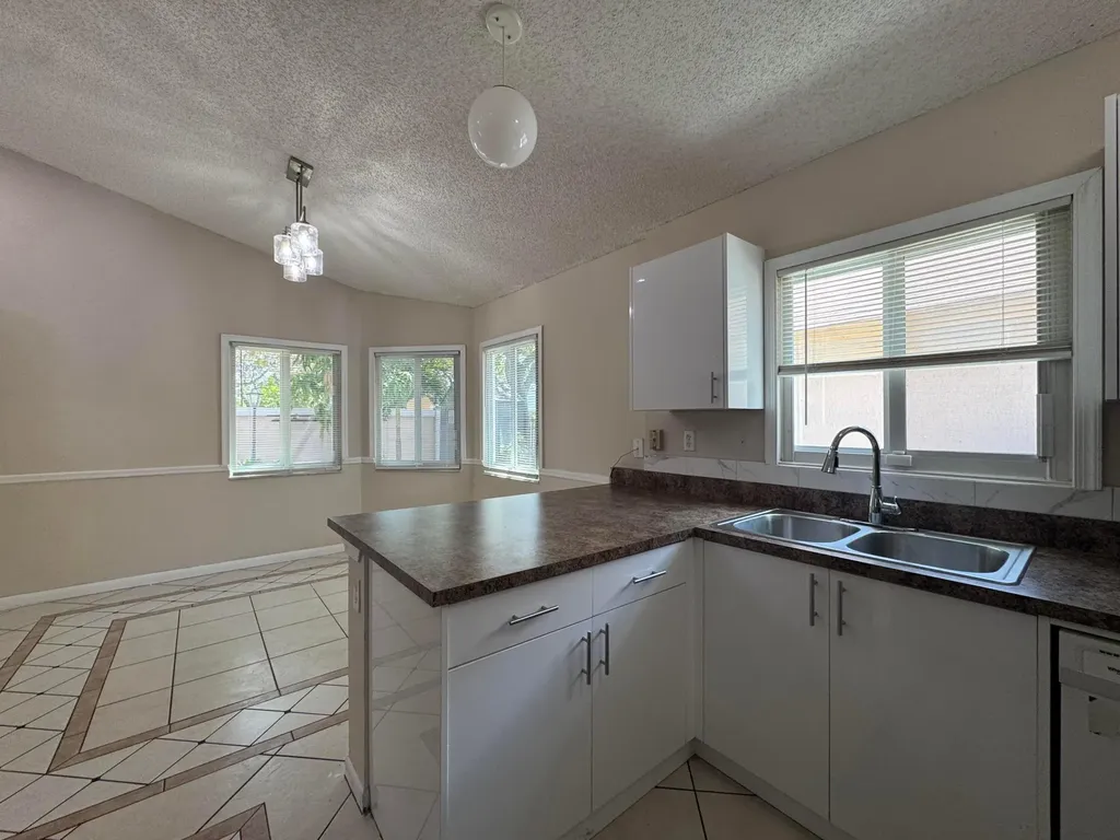 1038 W Jasmine Lane North Lauderdale FL 33068