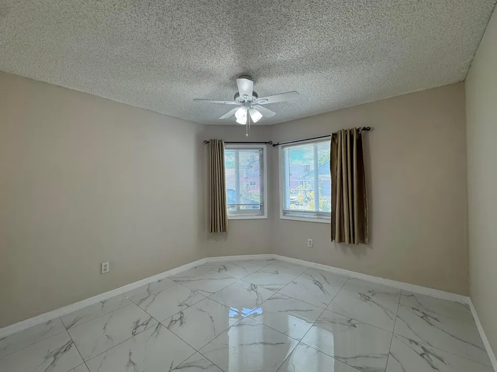 1038 W Jasmine Lane North Lauderdale FL 33068