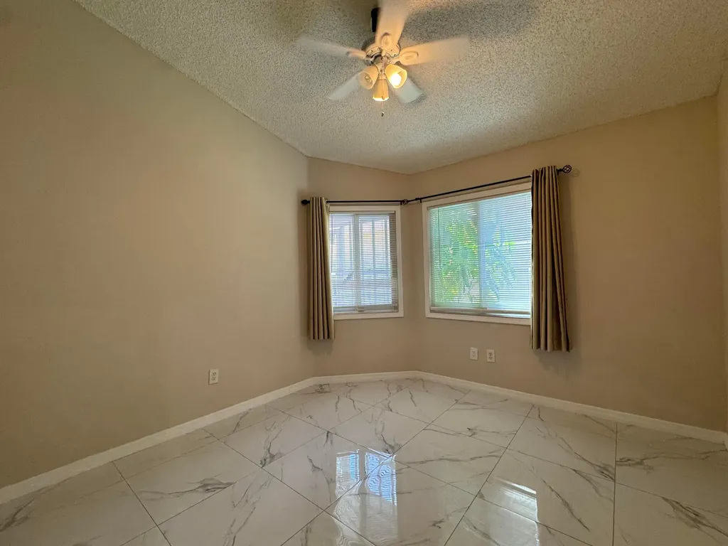 1038 W Jasmine Lane North Lauderdale FL 33068