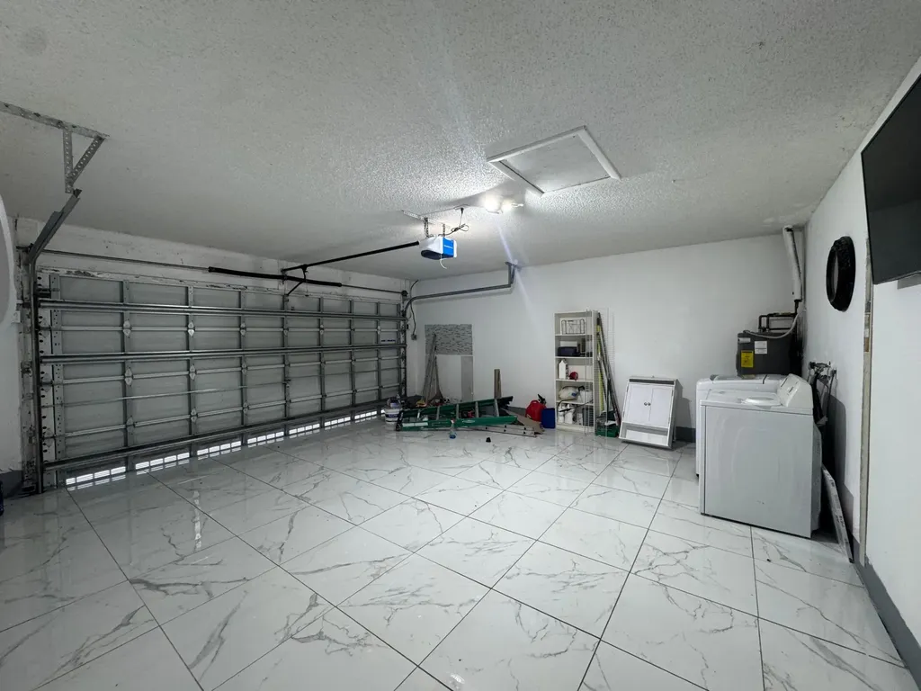 1038 W Jasmine Lane North Lauderdale FL 33068