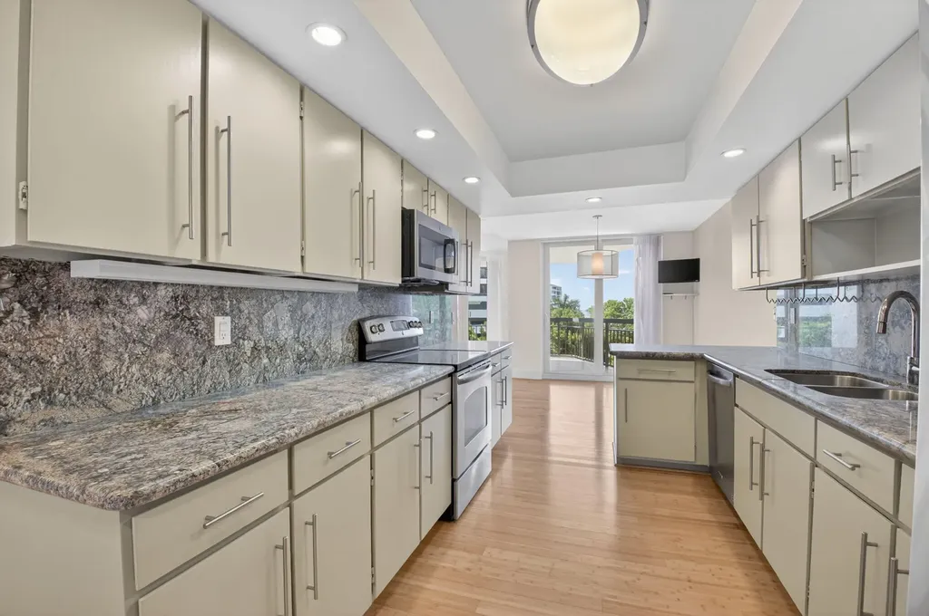 901 E Camino Boca Raton FL 33432