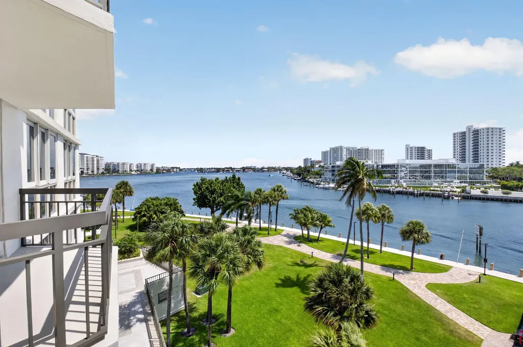901 E Camino Boca Raton FL 33432