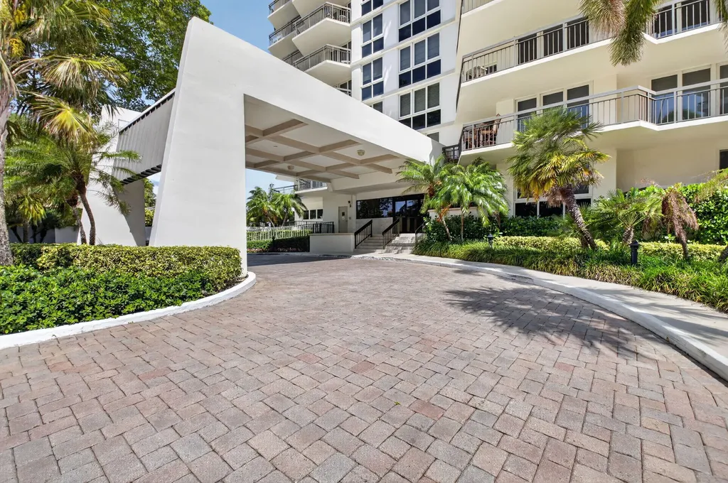901 E Camino Boca Raton FL 33432
