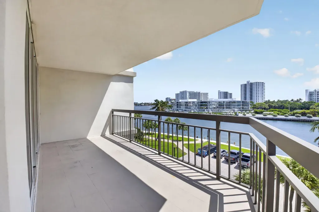 901 E Camino Boca Raton FL 33432