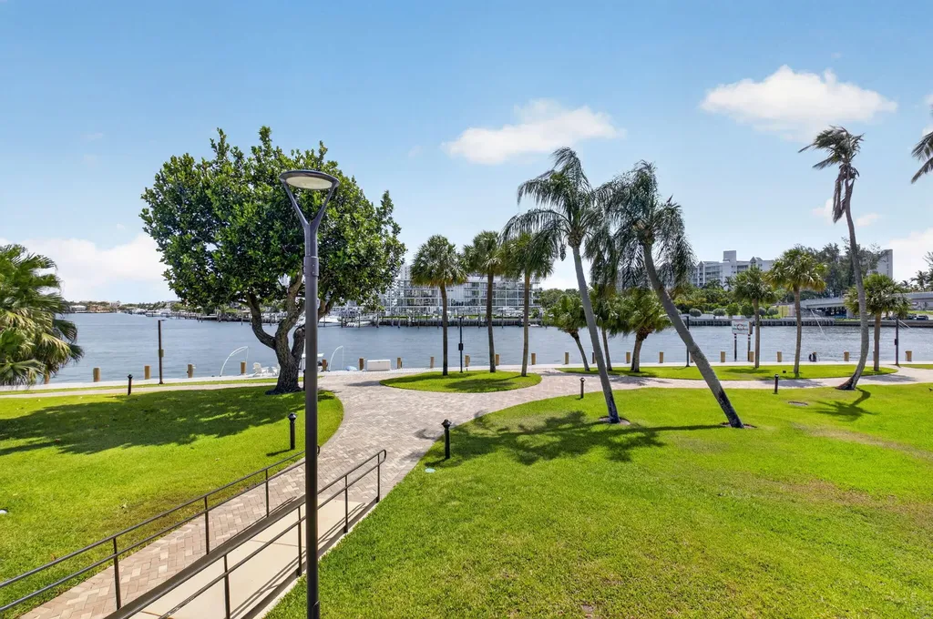 901 E Camino Boca Raton FL 33432