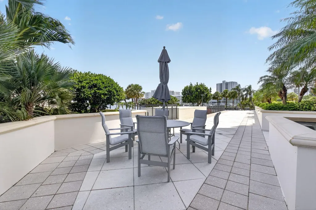 901 E Camino Boca Raton FL 33432