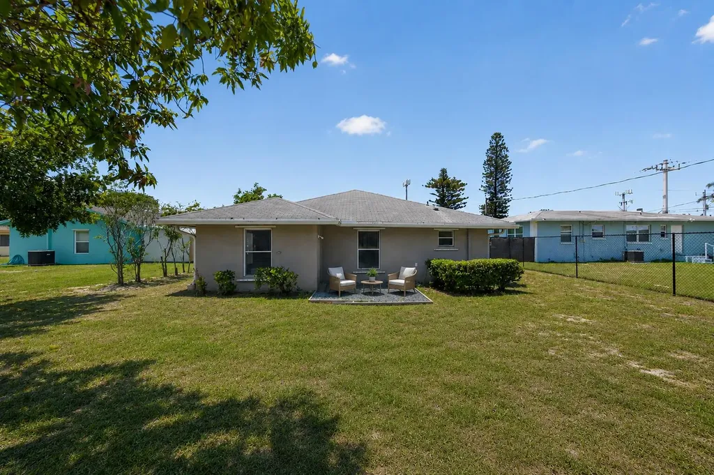 351 NW 8th Avenue Delray Beach FL 33444