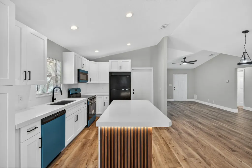 351 NW 8th Avenue Delray Beach FL 33444