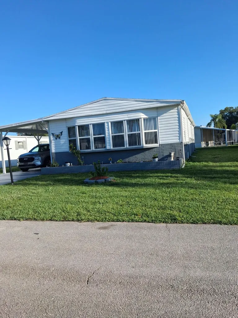 20 Flores Del Way Fort Pierce FL 34952