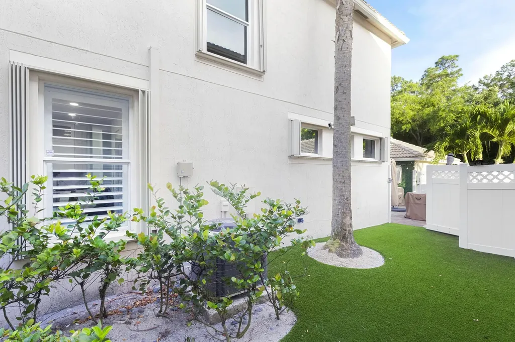 8070 Murano Circle Palm Beach Gardens FL 33418