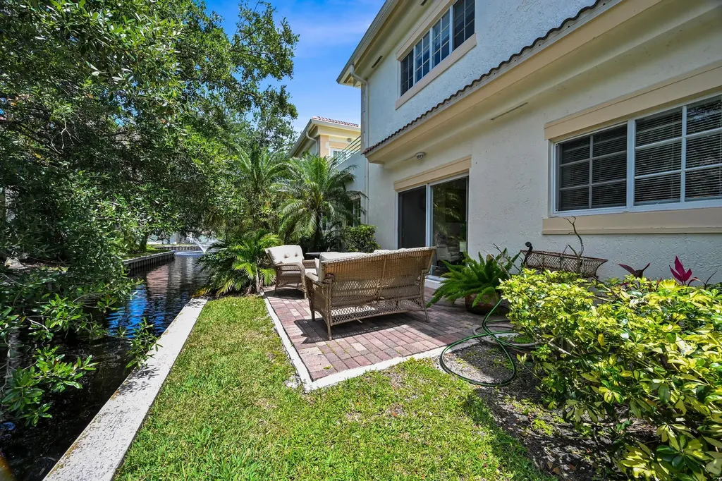 568 7th Square Vero Beach FL 32962