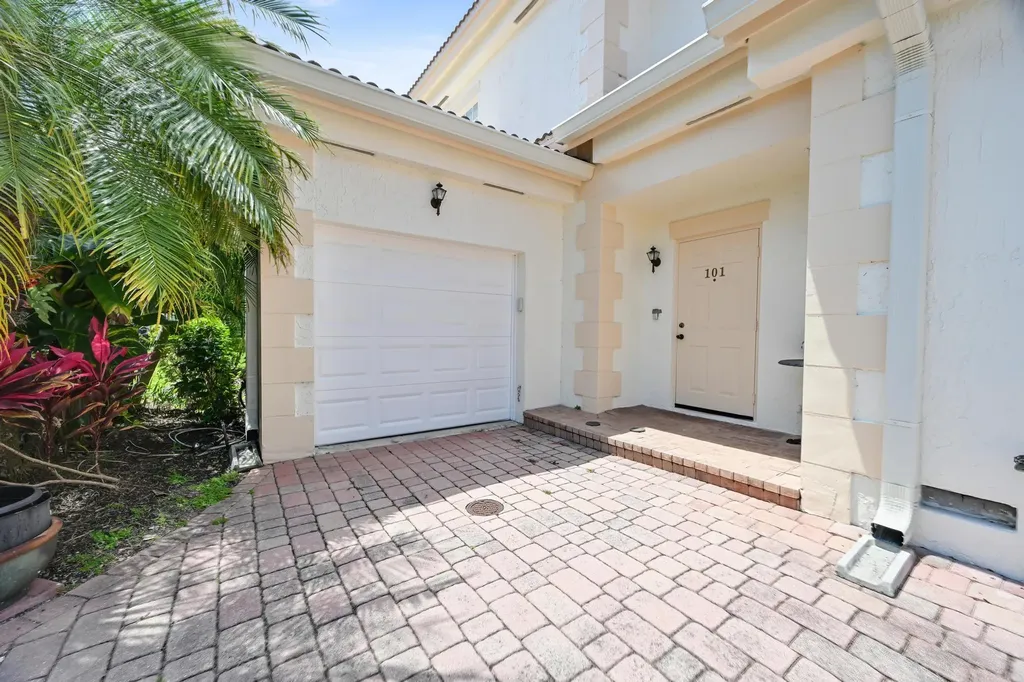 568 7th Square Vero Beach FL 32962