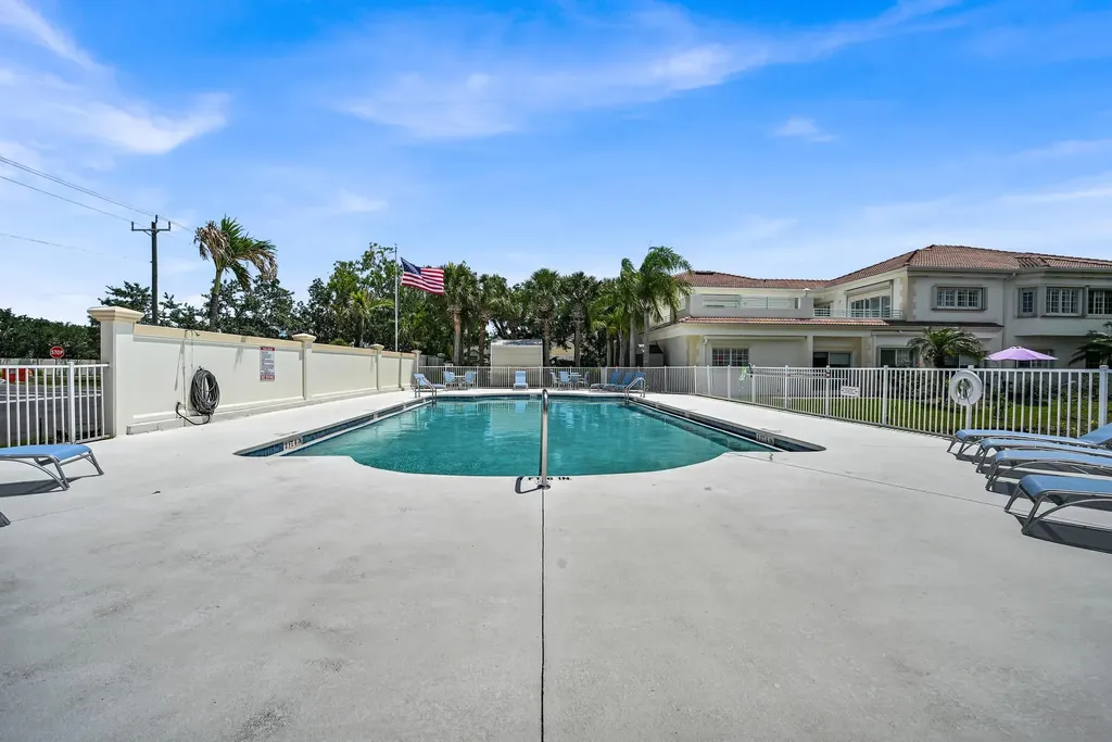568 7th Square Vero Beach FL 32962