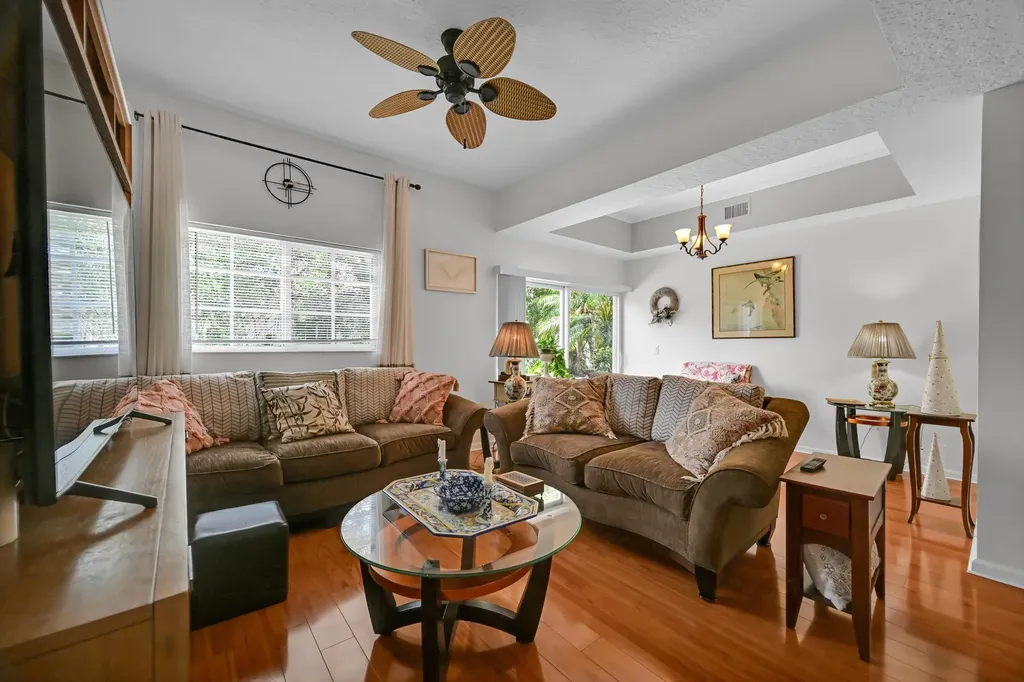 568 7th Square Vero Beach FL 32962