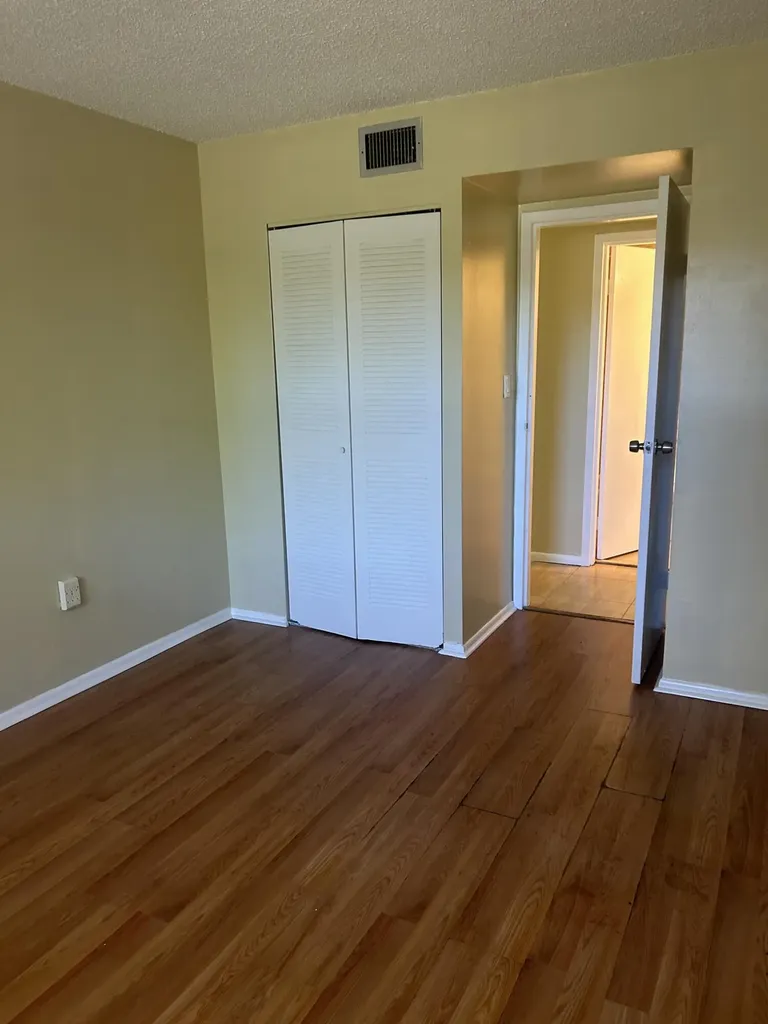4304 NW 9th Deerfield Beach FL 33064