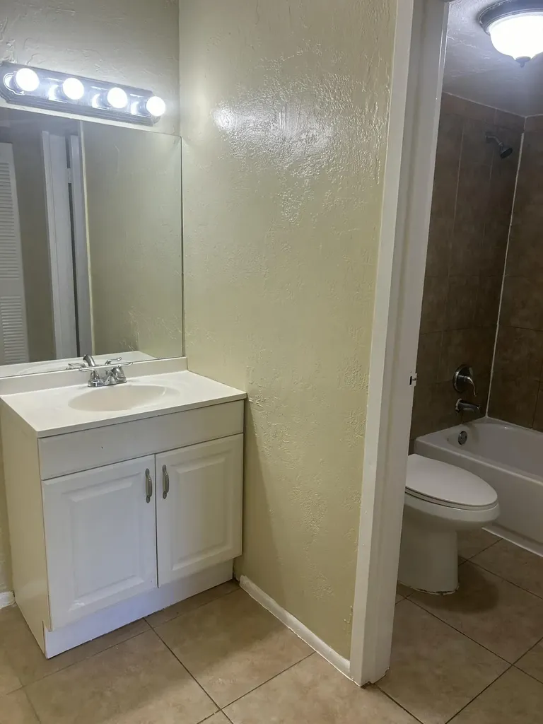 4304 NW 9th Deerfield Beach FL 33064