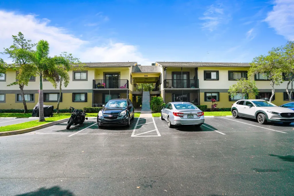 588 Trace Circle Deerfield Beach FL 33441