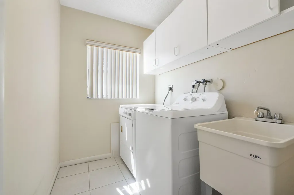 7484 NW 21st Street Margate FL 33063