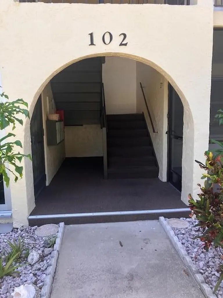 102 Lake Pine Circle Greenacres FL 33463