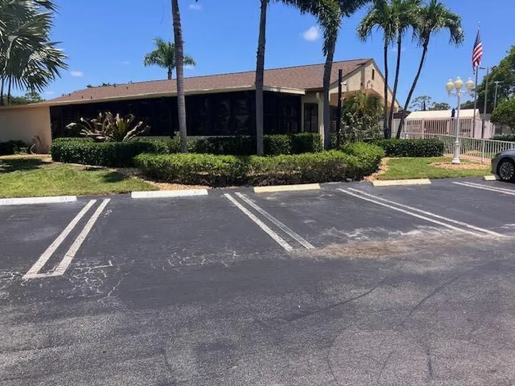 102 Lake Pine Circle Greenacres FL 33463