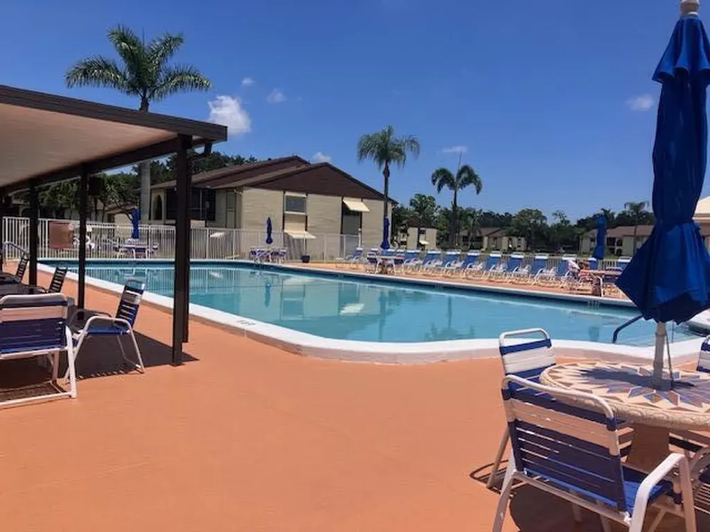 102 Lake Pine Circle Greenacres FL 33463