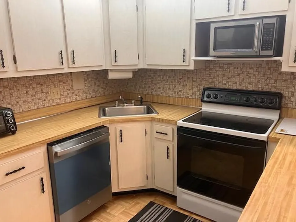 102 Lake Pine Circle Greenacres FL 33463