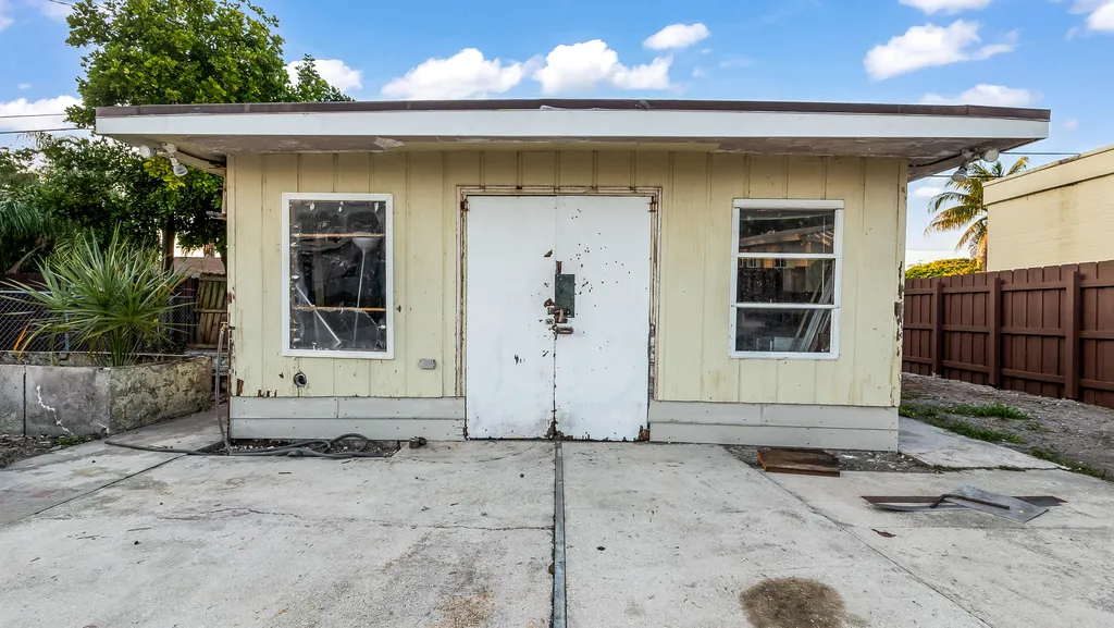 611 NE 34th Street Pompano Beach FL 33064