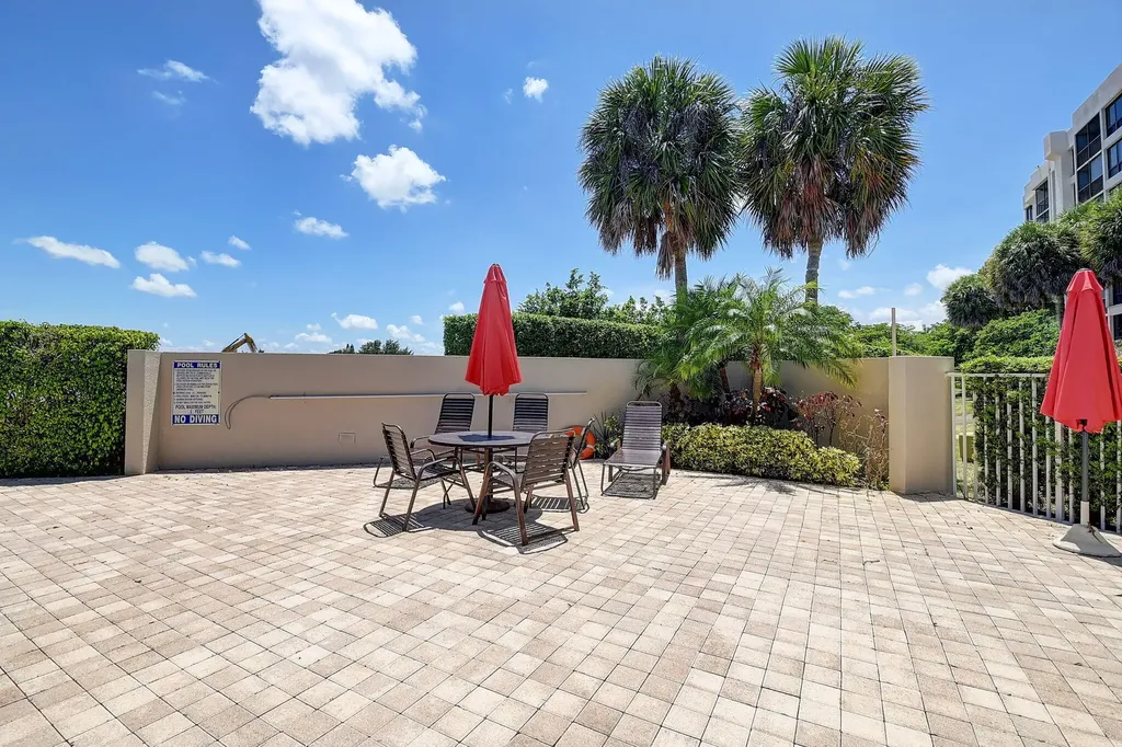 8111 Northboro Court Lake Clarke Shores FL 33406