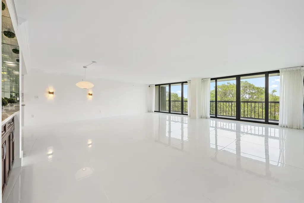 2450 Presidential Way West Palm Beach FL 33401