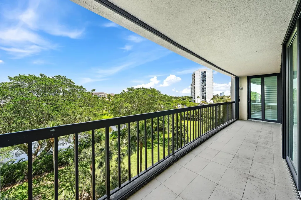 2450 Presidential Way West Palm Beach FL 33401