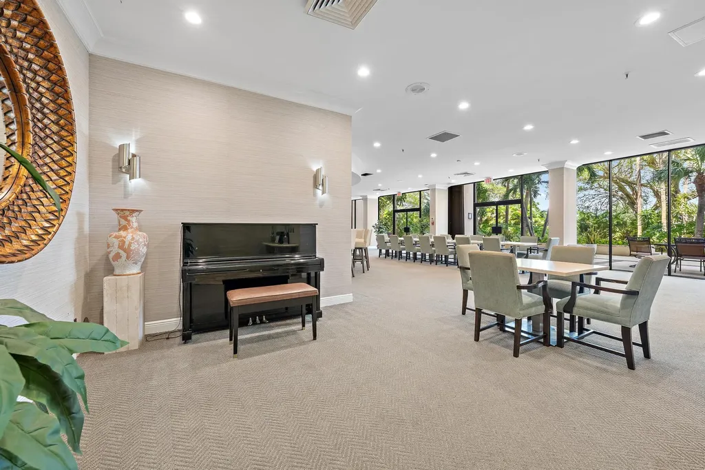 2450 Presidential Way West Palm Beach FL 33401