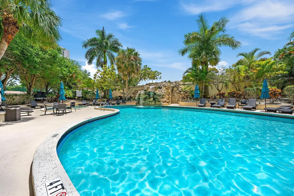 2450 Presidential Way West Palm Beach FL 33401