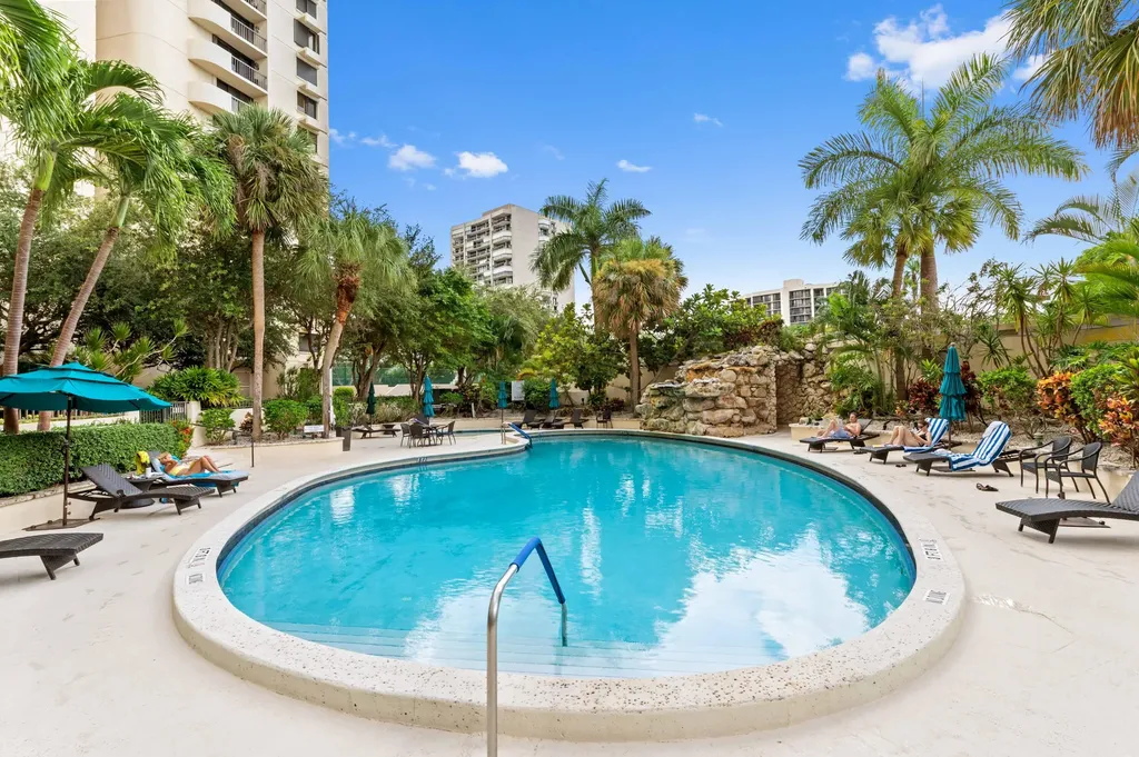 2450 Presidential Way West Palm Beach FL 33401