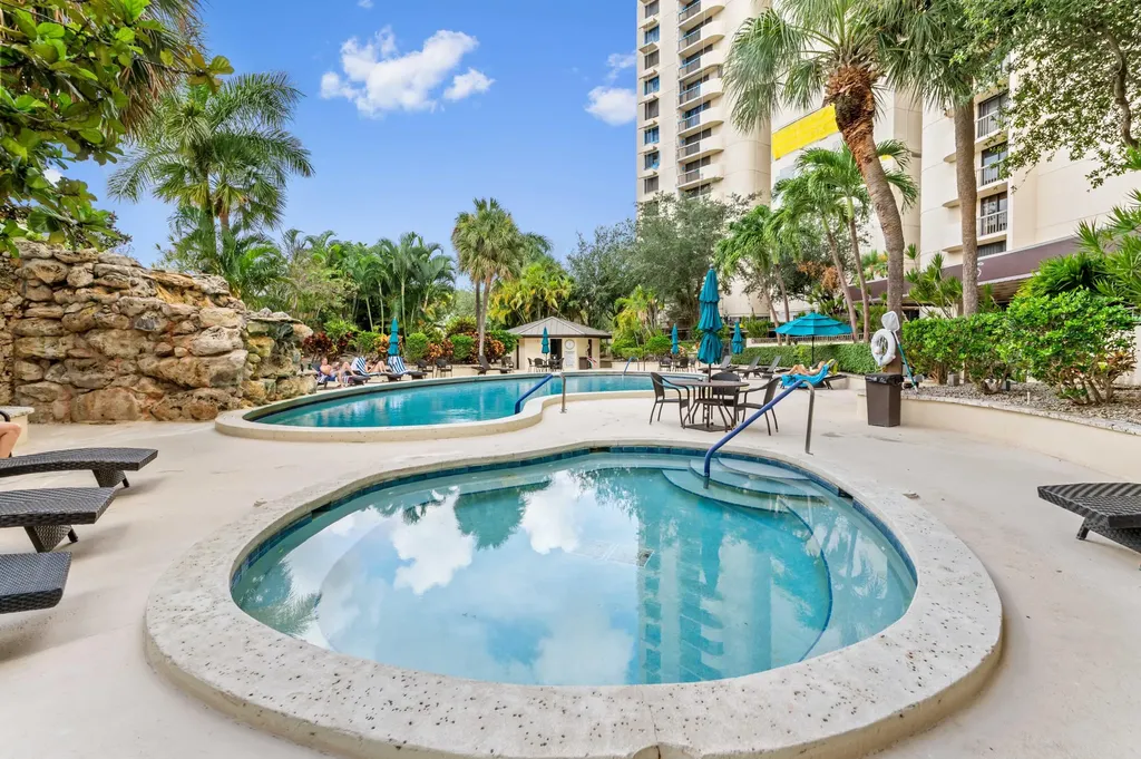 2450 Presidential Way West Palm Beach FL 33401
