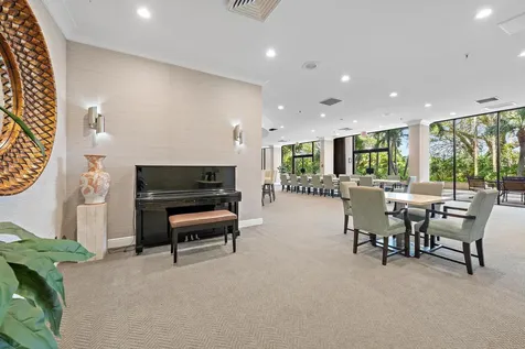 2450 Presidential Way West Palm Beach FL 33401