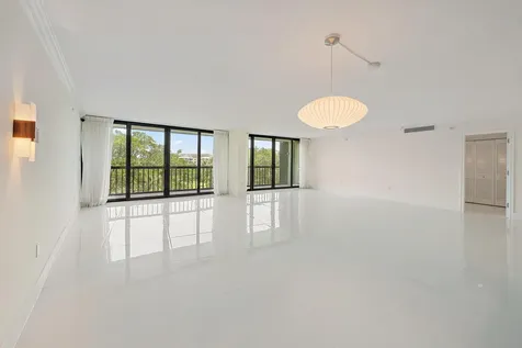 2450 Presidential Way West Palm Beach FL 33401