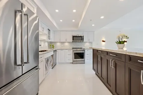 2450 Presidential Way West Palm Beach FL 33401