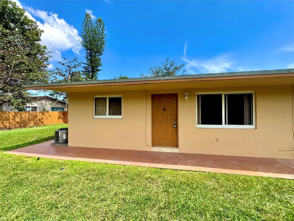 6133 Buchanan Street Hollywood FL 33024