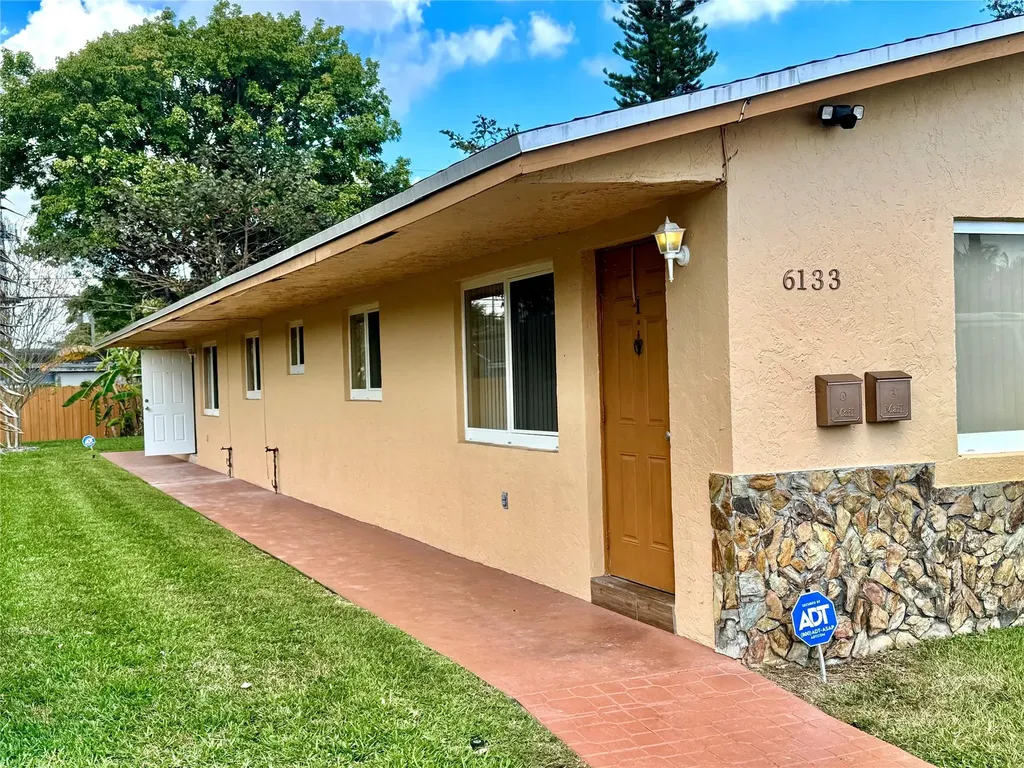 6133 Buchanan Street Hollywood FL 33024