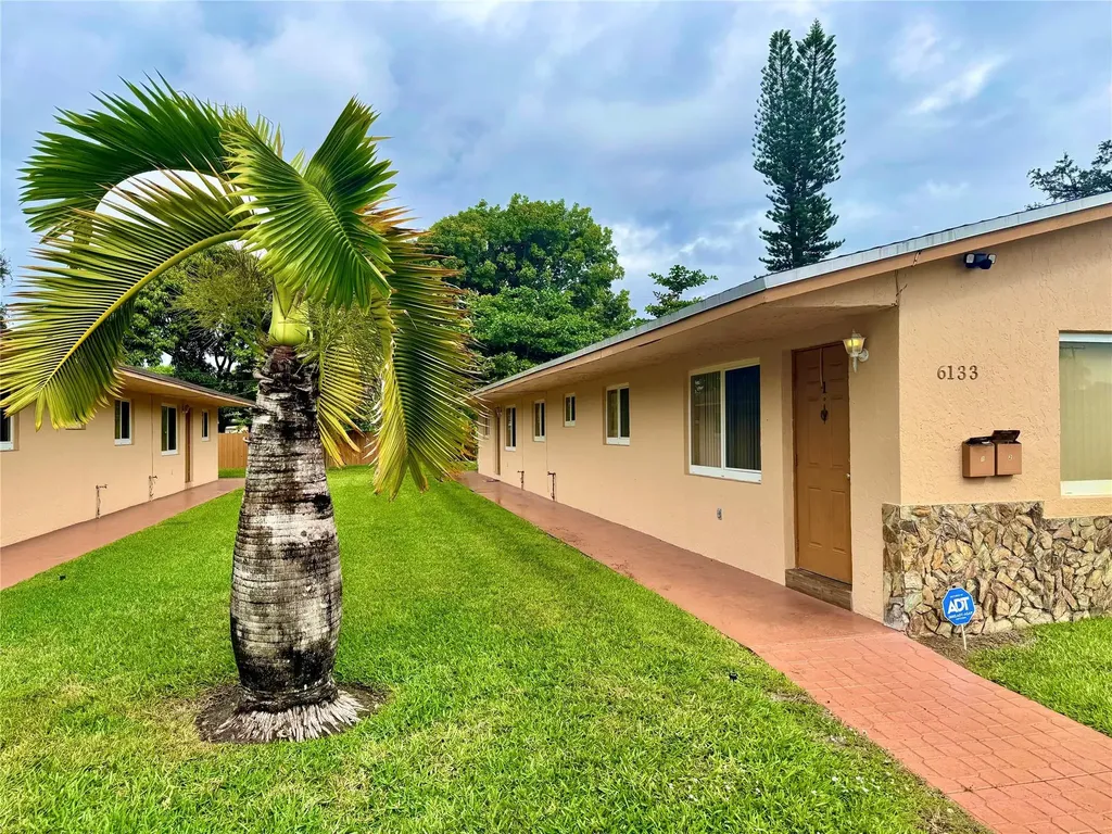 6133 Buchanan Street Hollywood FL 33024