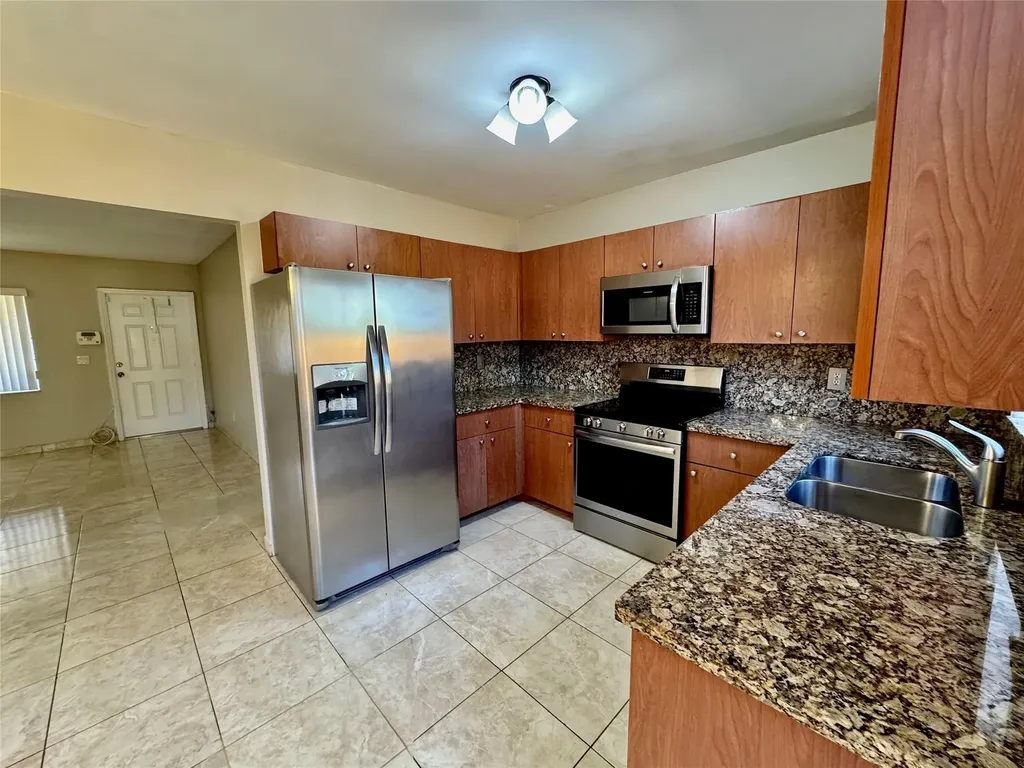 6133 Buchanan Street Hollywood FL 33024