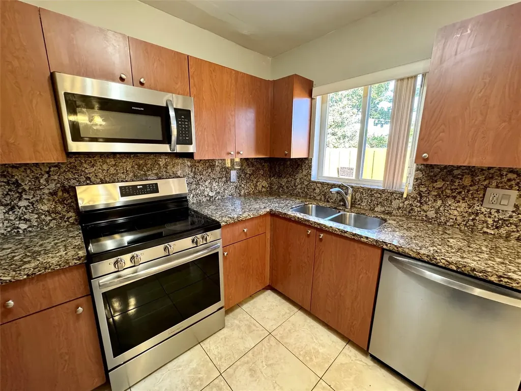 6133 Buchanan Street Hollywood FL 33024