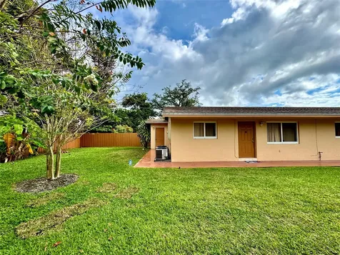 6133 Buchanan Street Hollywood FL 33024