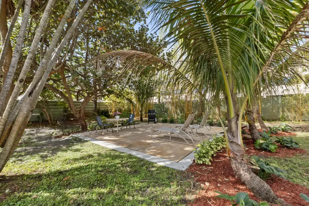 2394 Easy Street Palm Beach Gardens FL 33410