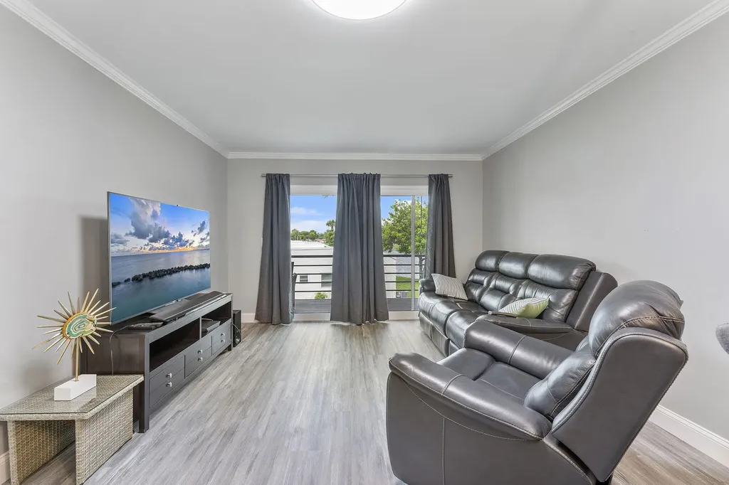 118 Lake Constance Drive West Palm Beach FL 33411